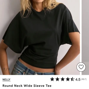 Svart t-shirt med vida ärmar från Nelly - Superfin t shirt❤️