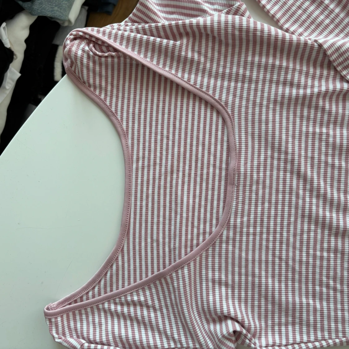 Randig långärmad topp i rosa och vit - 2