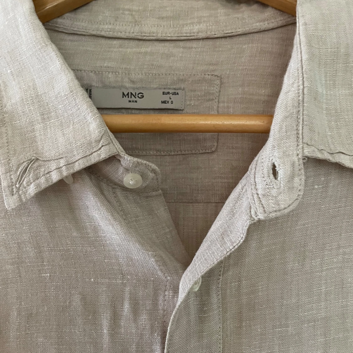 Beige linneskjorta från MNG MAN - 1