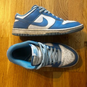 Nike Dunks University blue  - Använda flera gånger och dem håller sig fortfarande bra