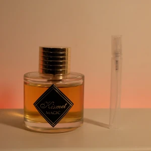 Kismet Magic 5ml sample - Säljer en 5ml sample av Maison Alhambra Kismet Magic. Läs Plickbeskrivning. Säljer många sampels i olika storlekar, bara att gå in på min sida.