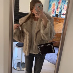 Väska Zara - Jättefin väska från Zara i mocka imitation
