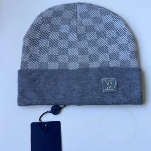 Louis Vuitton mössa - Helt ny mössa. Oanvänd. One size. Fraktar inom 24 timmar. Bästa kvaliten