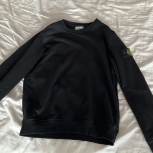 Stone island tröja - Svart tröja från stone island utan defekter 