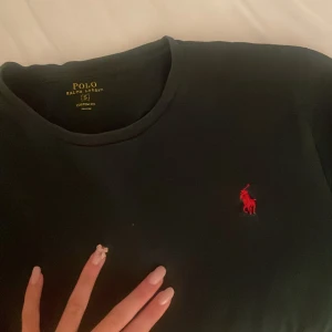 Svart t-shirt från Polo Ralph Lauren - Gott skick!