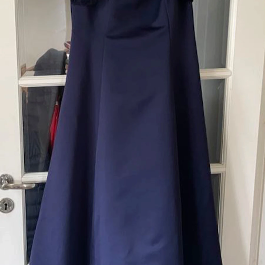 Balklänning med spetstyg fram  - 2