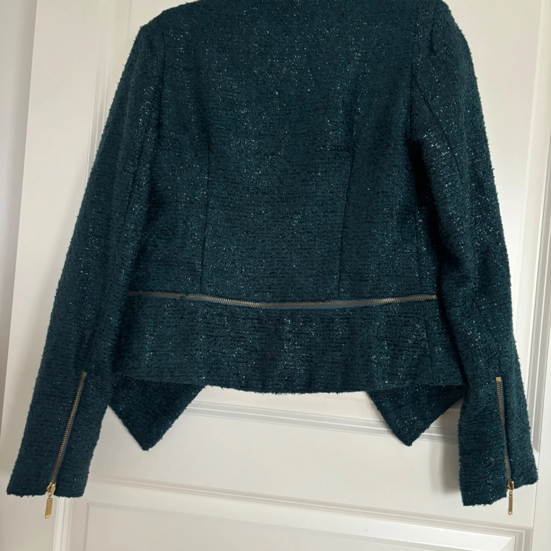 Mörkgrön kavaj med dragkedjedetaljer - 3