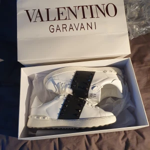 Valentino skor  - Fina valentino skor helt nya strl 39