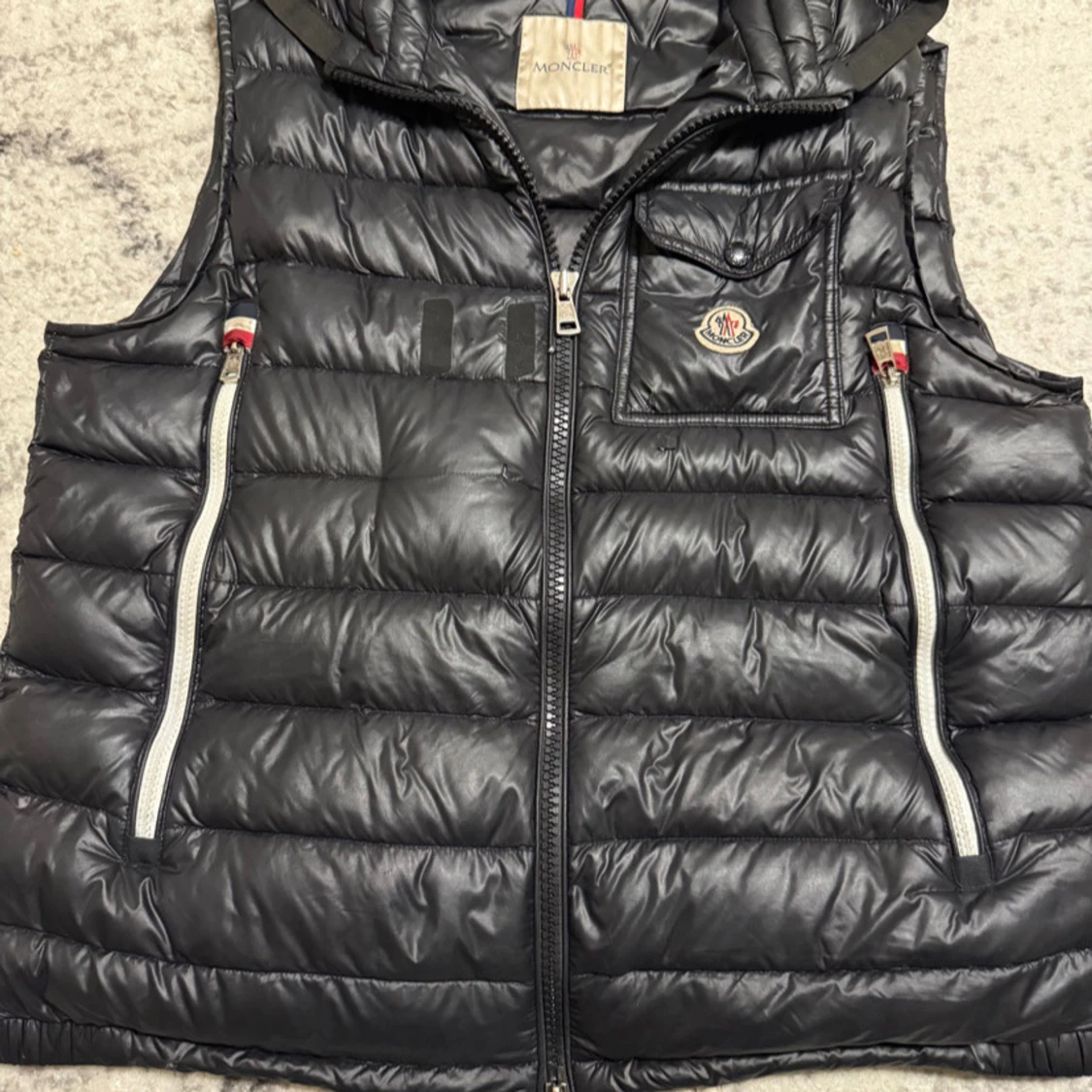 Svart dunväst från Moncler