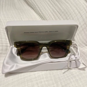 Chimi solglasögon  - Gröna solglasögon från chimi i modellen 04. Använda fåtal gånger så inga defekter, i nyskick! 💕nypris ca 1400kr!!