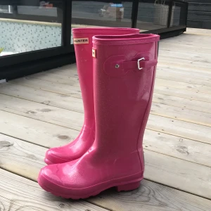 Fina stövlar med glitter parfekt en dag ute i skogen  - Säljer dessa har knappt använt 