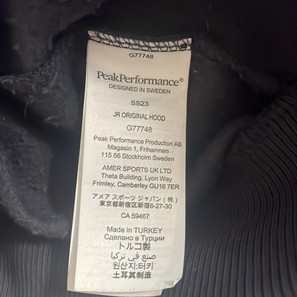 Mörkblå hoodie från Peak Performance - 2