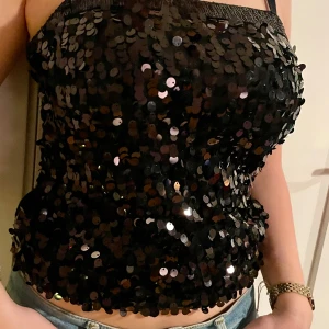 Svart paljett topp - Så fint linne💕