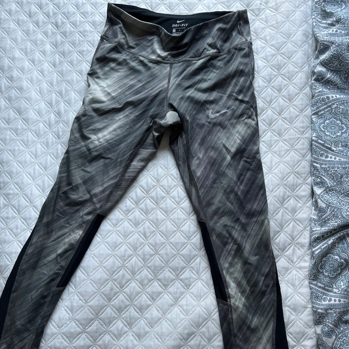 Grå träningsleggings från Nike