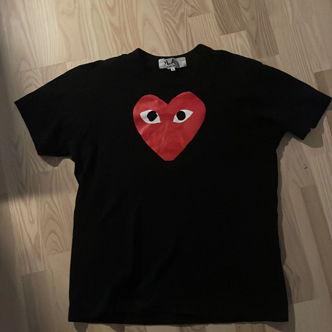 Svart t-shirt från Comme des Garçons Play