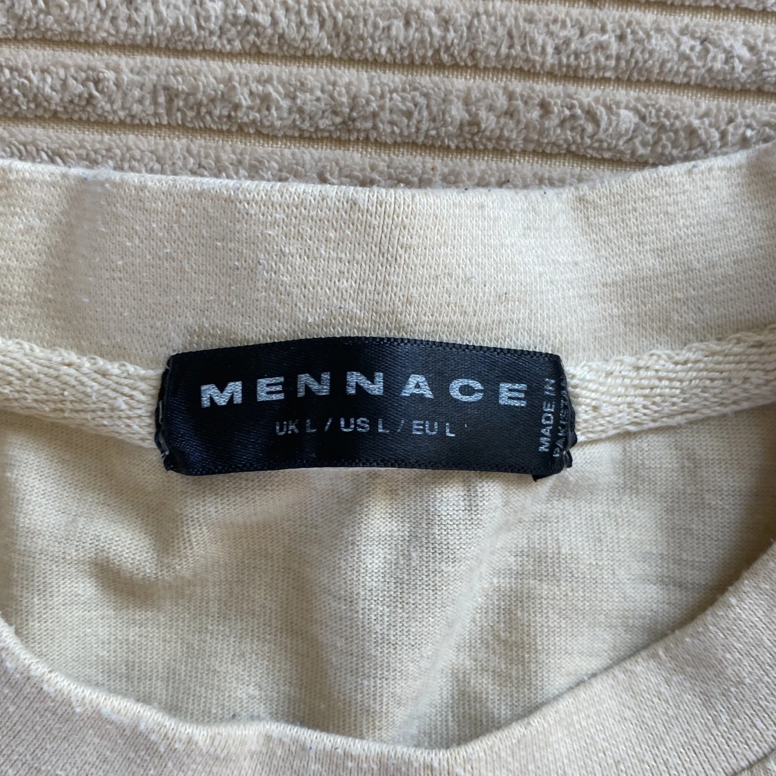 Beige t-shirt från Mennace - 2