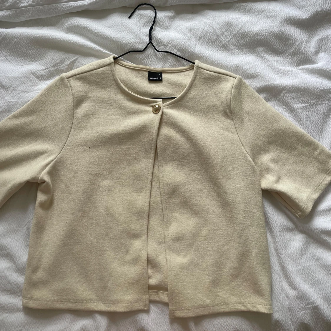 Beige kavaj med knapp