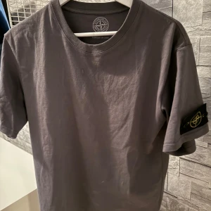 Grå t-shirt från Stone Island - En rep på Stone Island t shirt!