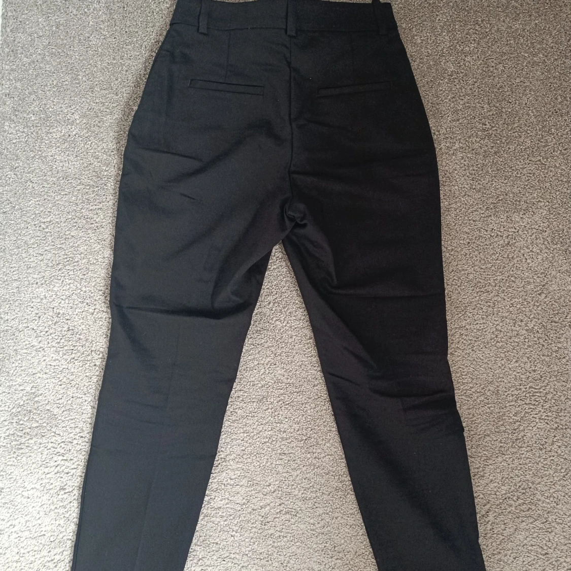 Svarta kostymbyxor från H&M - 4