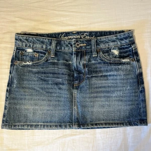 American Eagle Jeanskjol  - Midjemått: 38cm, längd: 29cm. Läs gärna min bio innan ni ställer frågor 💖