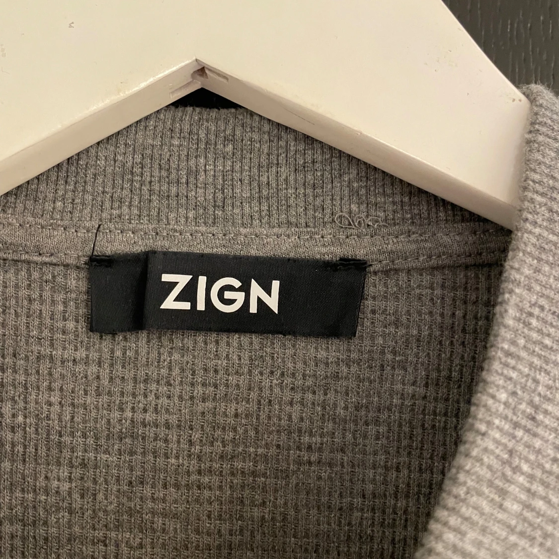 Grå croppad tröja från Zign - 1