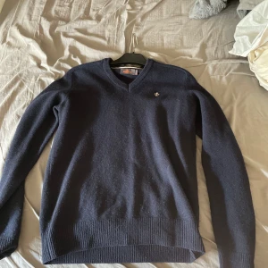 Morris tröja - Marinblå morris tröja. Köpt i vintras och använt bara några få gånger. Storleken är XS men sitter som S.