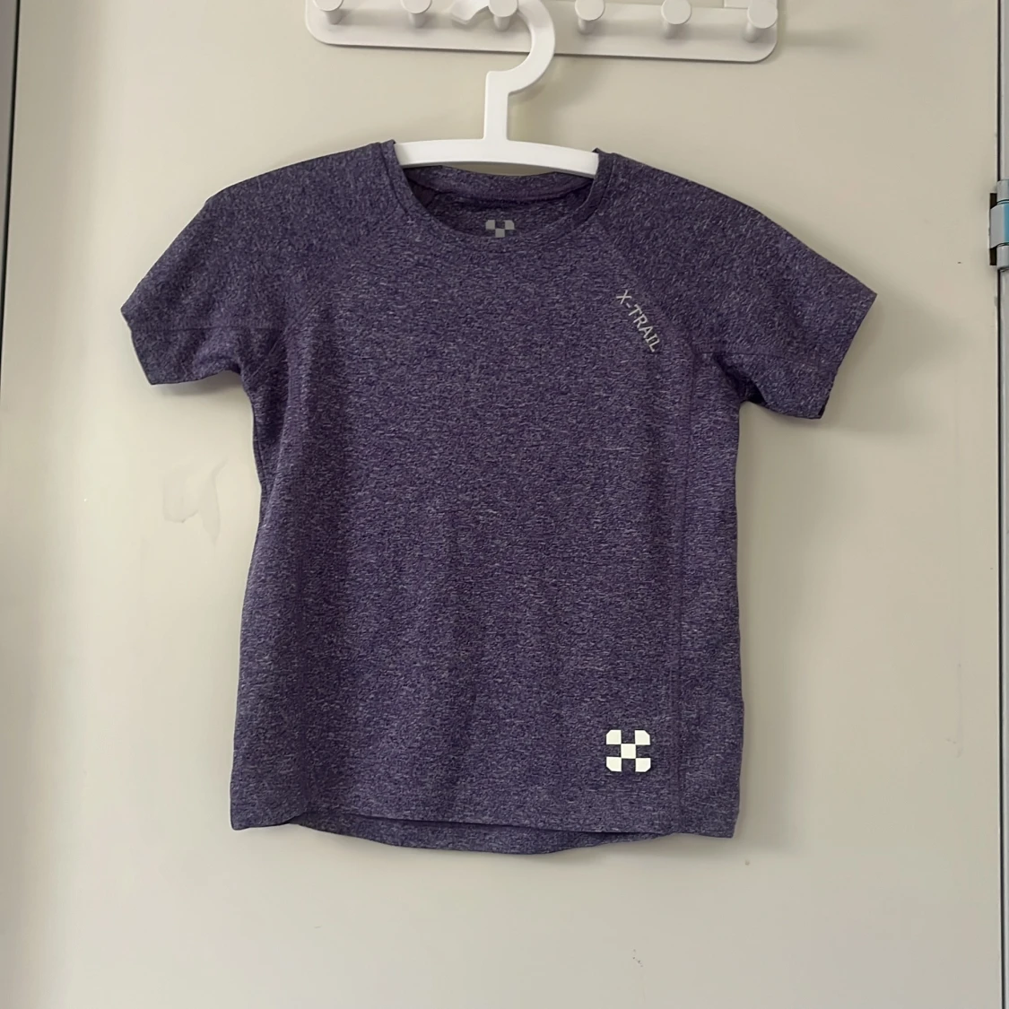 Lila tränings-tshirt från X-TRAIL