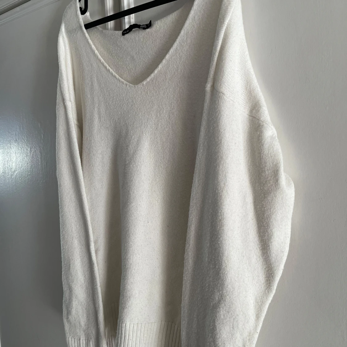 Vit stickad tröja från 157, v-ringad - 1
