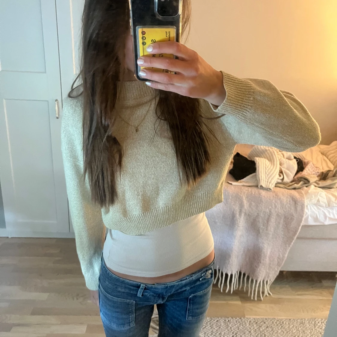 Beige croppad stickad tröja