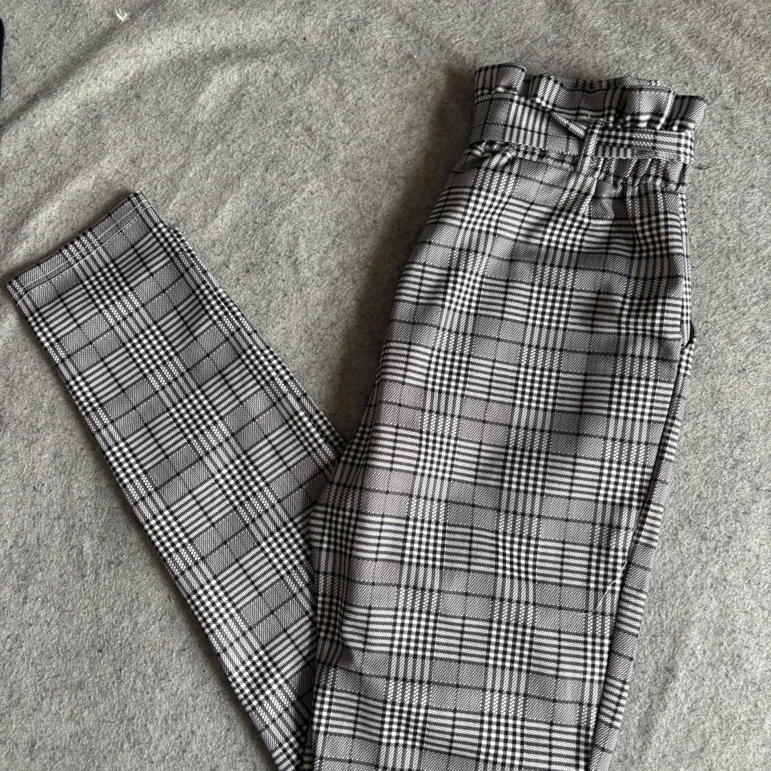 Kostymbyxor med knyte 