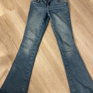 Blå bootcut jeans  - 🥰🥰