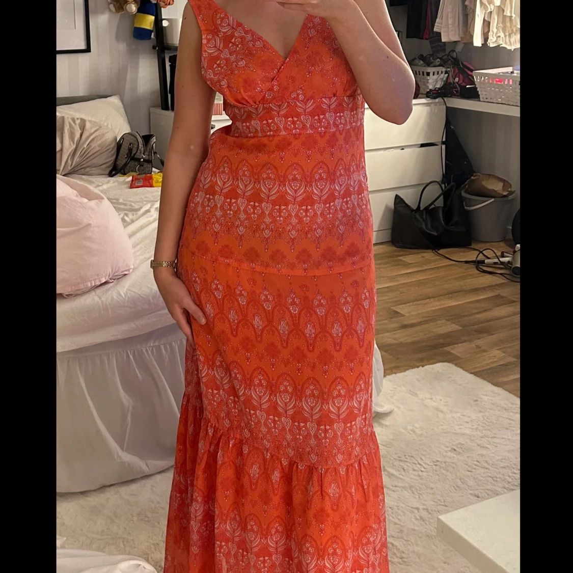 Korall färgad långklänning med mönster - 1