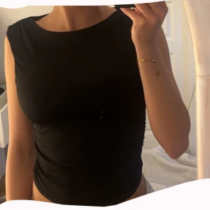 Svart ärmlös topp med rund hals - Jätte bra material, aldrig använt💓
