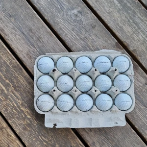 Golfbollar titels pro v1 - Hej säljer 15 stycken titles pro v1 bollar. Bollarna är i blandade skick. KAN GÅ LÄGRE PRIS VID SNABB AFFÄR!