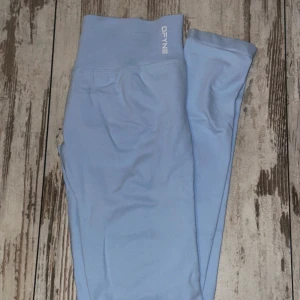 DFYNE - Säljer mina otroliga DFYNE leggings som tyvärr är för små för mig. Modellen impact❤️ finns fler DFYNE byxor på min profil och går att få paketpris❤️😍