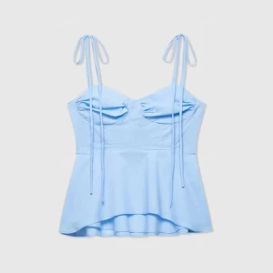 Gullig topp från Zara - Jättesöt och trendig topp från Zara! Helt ny med lappad kvar💕 Säljer då den inte satt som jag ville 