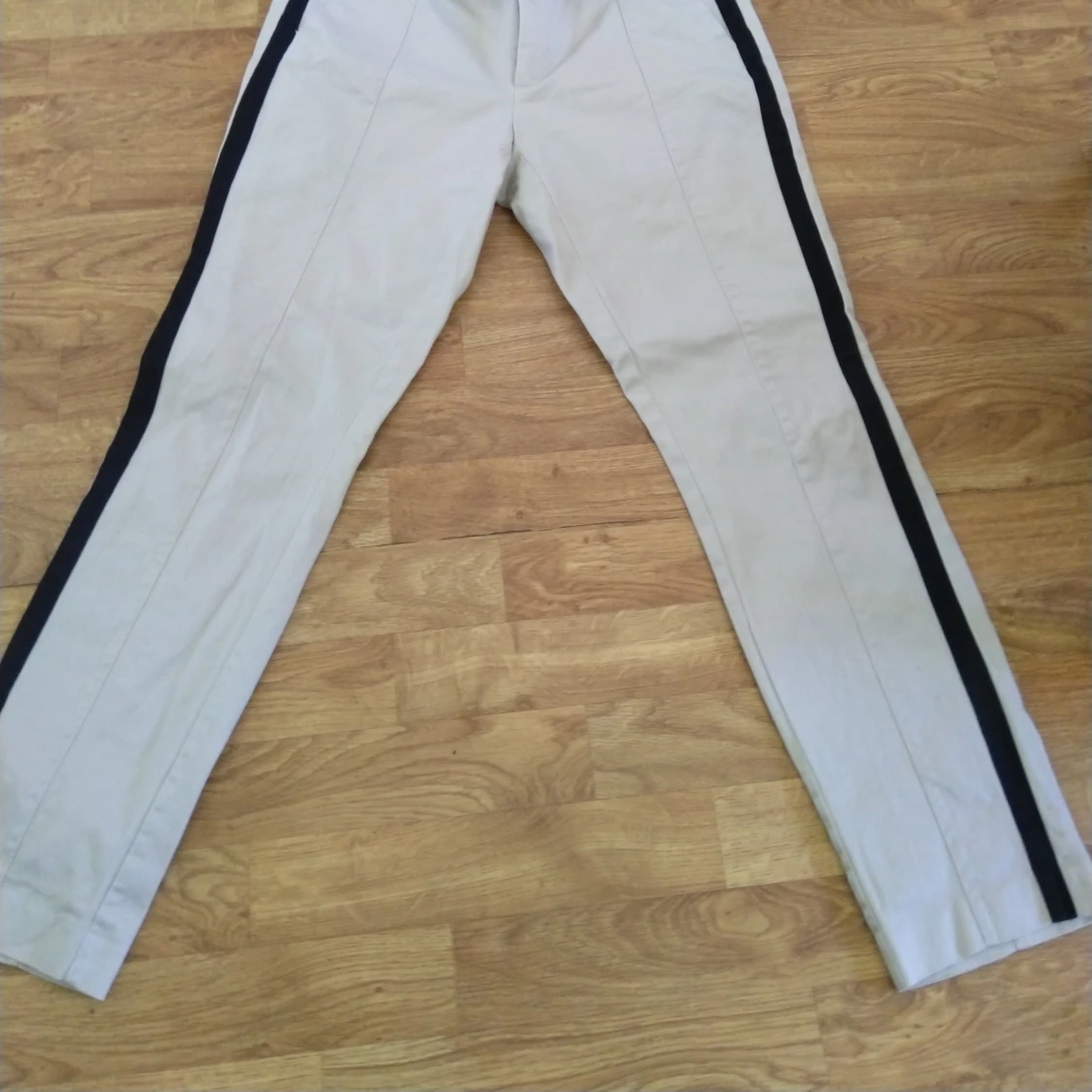 Beiga kostymbyxor från Lindex med bälte - 4