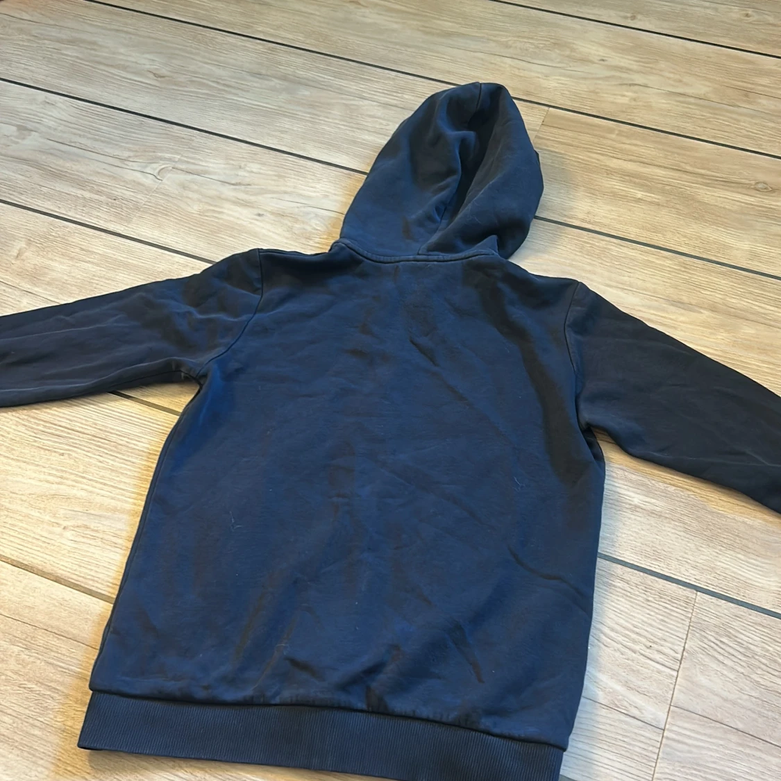 Blå hoodie från Peak Performance - 4