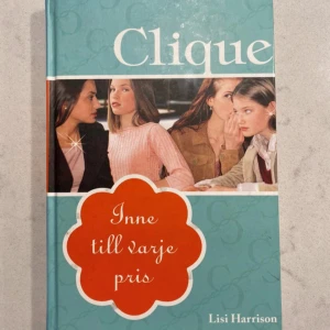 Clique bok - Enda tecken på märken är de svarta svaga strecket på baksidan annars är boken i helhet hel.