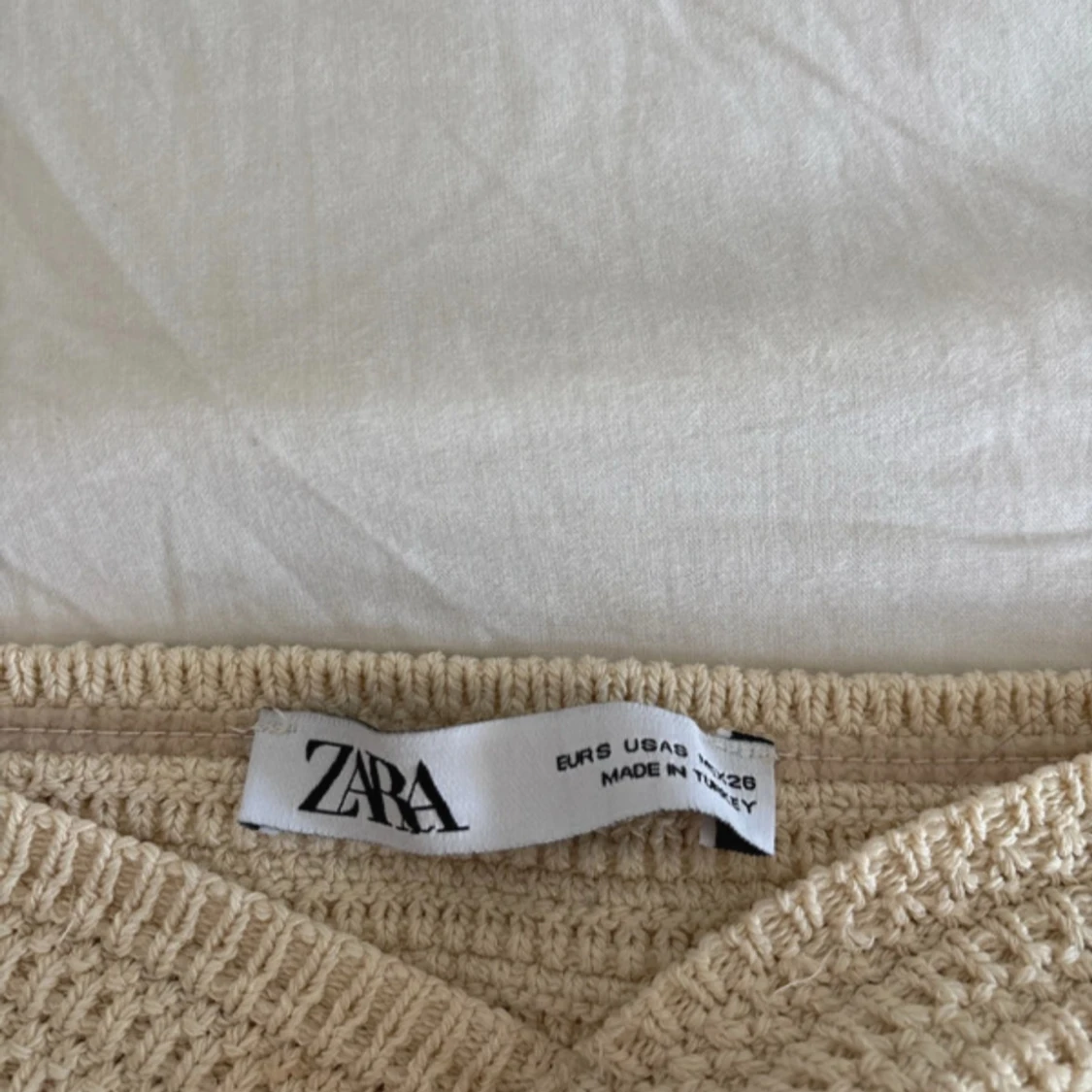 Cremefärgad bandeau topp från Zara  - 4