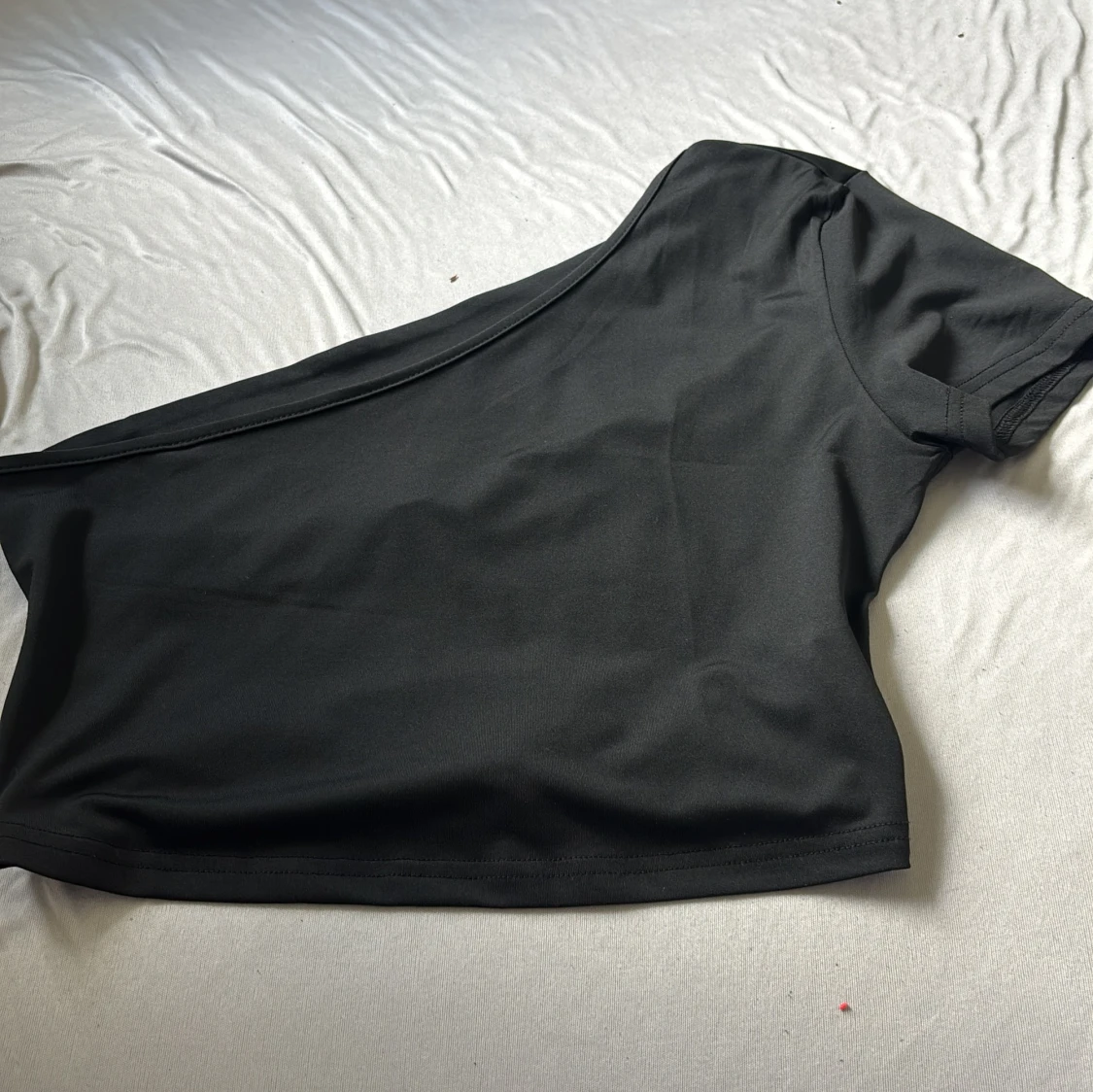 Svart oneshoulder topp från SHEIN - 1