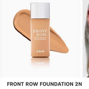 OÖPPNAD CAIA Front Row Foundation 2N  - HELT NY OCH OÖPPNAD Front Row Foundation från CAIA i nyansen 2N. Ger en airbrush-effekt och innehåller CICA och ashwagandha. Kommer i en snygg glasflaska med silvrigt lock och förpackning. Färgen är neutral beige, perfekt för en naturlig look. ORIGINALPRIS 375kr