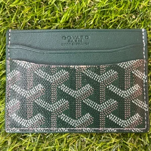 Segoyard cardholder  - Riktigt snygg och bra kvalitet hm giftkard på 100kr följer med 