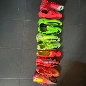 fotbollsskor Nike & Adidas - Säljer dessa i bra skick