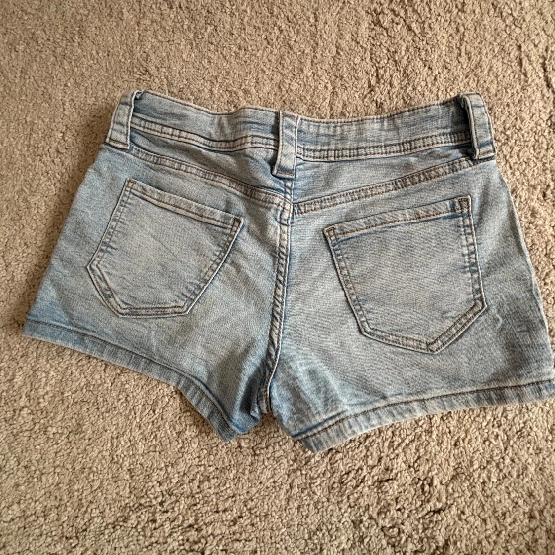 Jeansshorts med rosa stenar H&M - 1