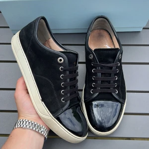 Lanvin - Sjuukt feta Lanvins perfekt till sommaren! Uk6 motsvarar 40-41! Skick 8,5/ 10 bra skick! Box och snören ingår! Hör av dig vid fler frågor eller funderingar 🤩