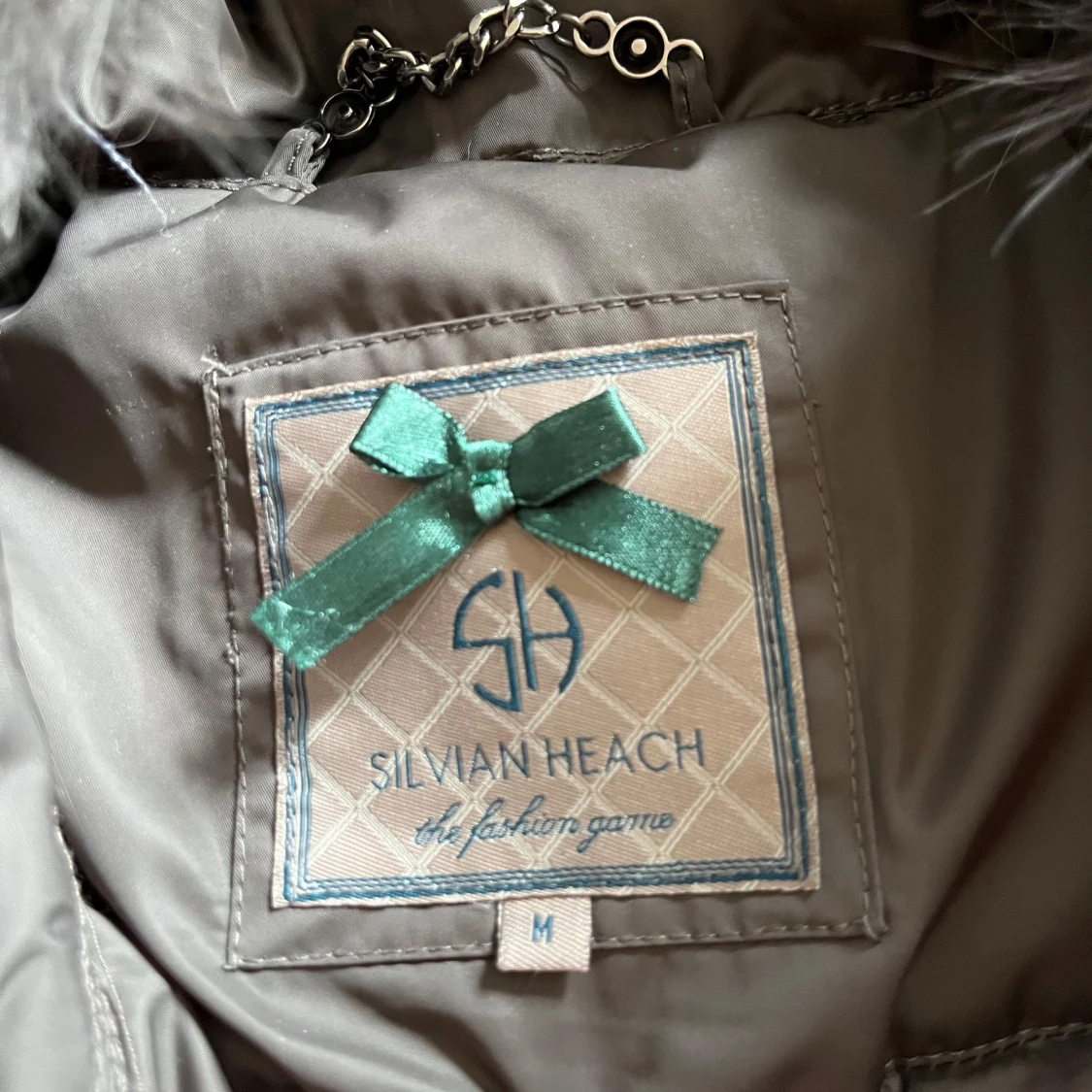 Militärgrön vinterjacka med fuskpäls  - 1