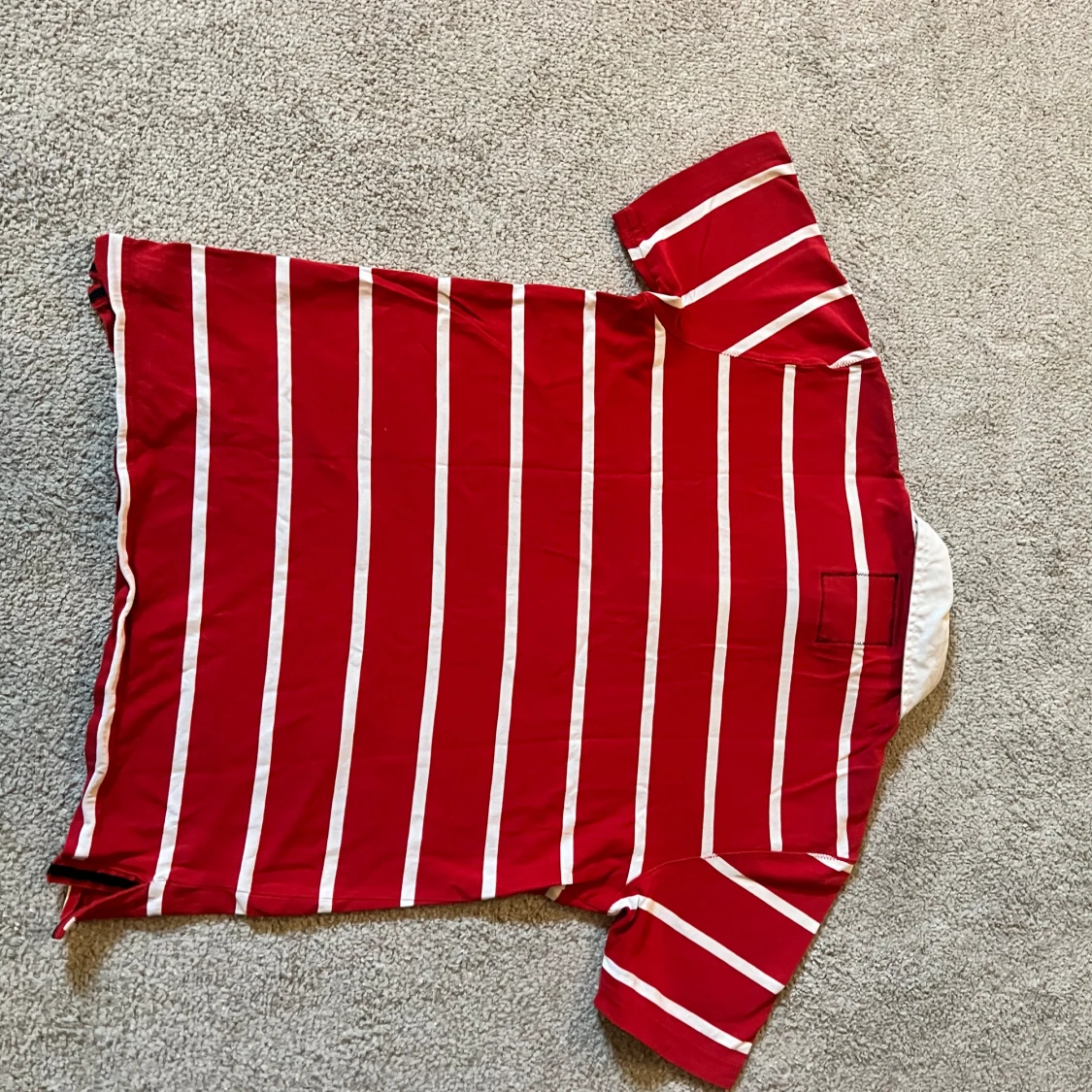 Rödvit randig pikétröja från GANT - 1