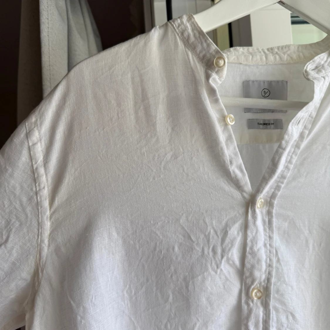 Vit linneskjorta från Bläck, S