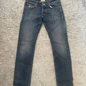 Morris jeans - Mycket bra skick. Storlek W31 L33. Inga defekter. Slimfit. Kom dm om du har några funderingar